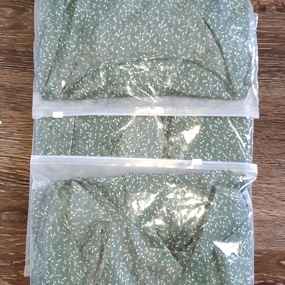 Ballon Sleeve Mini Green V-Neck Dress - Picture 4 of 6